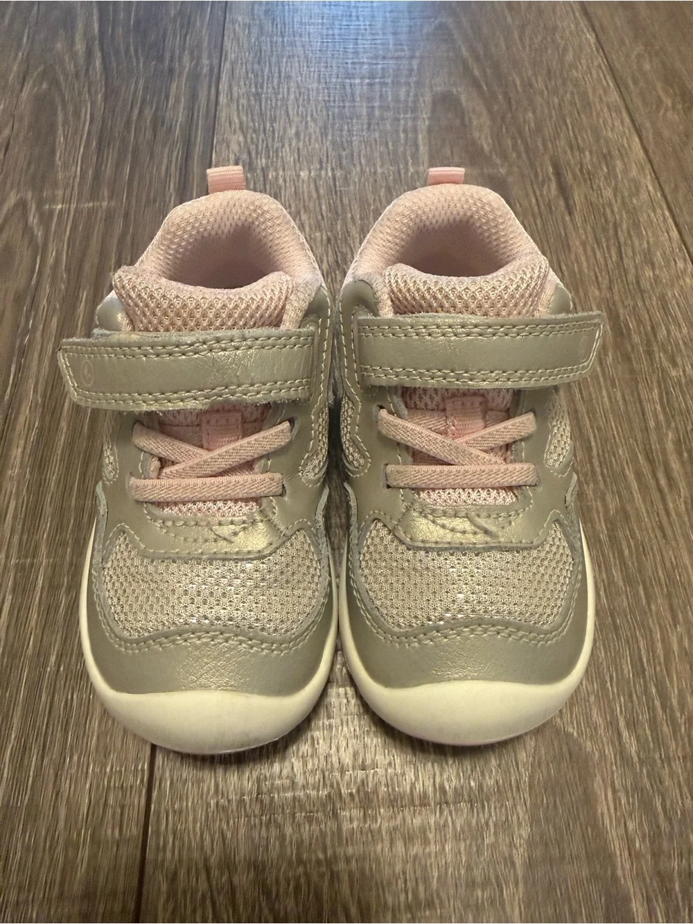 StrideRite Girls grey/silver Pink sneaker size 5